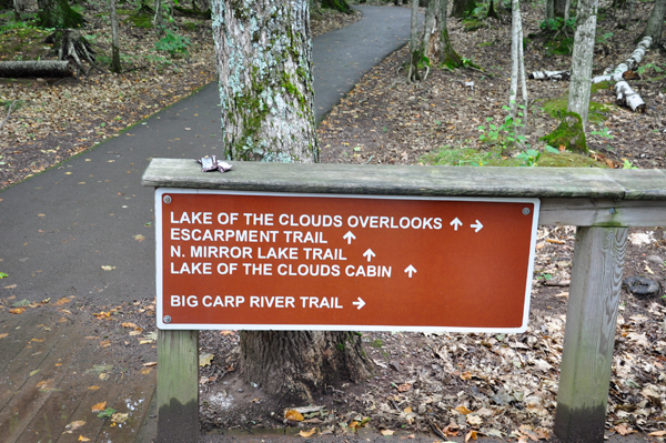 Lake of the Clouds Overlook sign